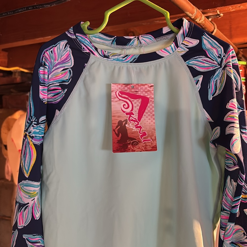 2 Kanu Surf Rash guards w/matching bottoms - Picture 2 of 4